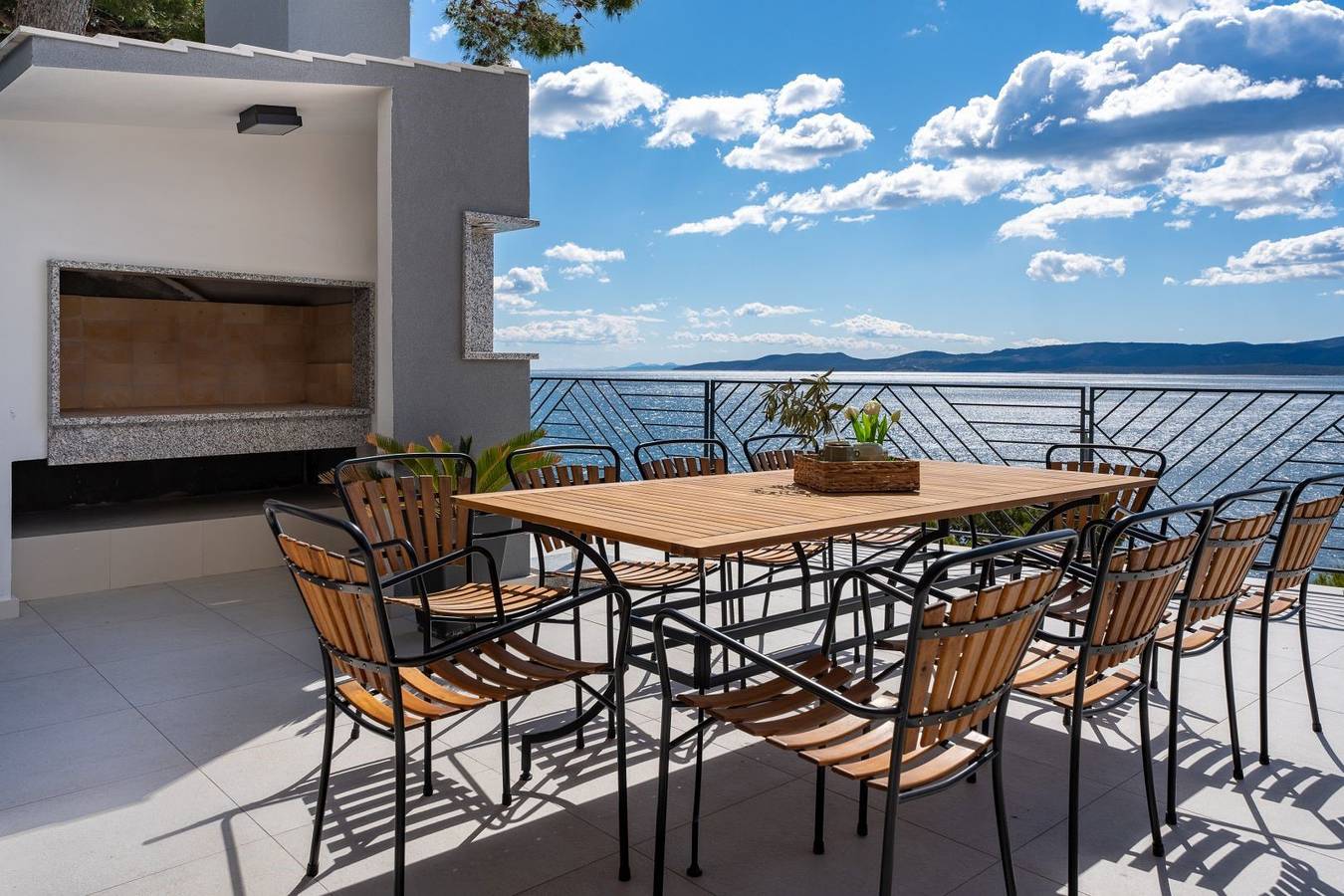 Luxusvilla Euphorica Omis mit Pool, Whirlpool, Sauna, Fitnessstudio in Lokva Rogoznica, Split-Dalmatien