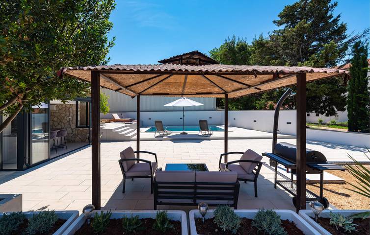 Ferienhaus für 8 Personen, mit Terrasse und Pool in Starigrad - 2