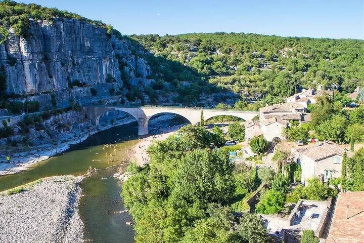 Camping für 4 Personen, mit Terrasse und Pool, mit Haustier in Rhone-Alpes - 2