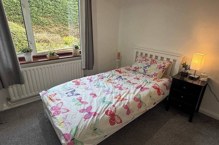 Large 4 Bed with Parking in Warwickshire