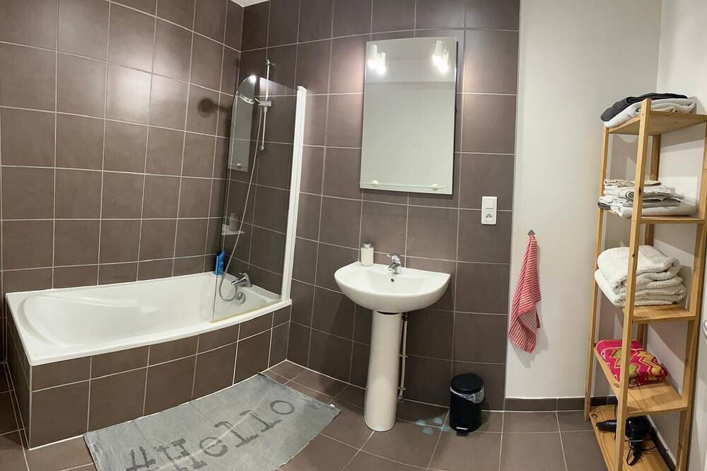 Appartement entier, Micropolis À 500 Mètres Soit Seulement 5Min A Pied in Besançon, Doubs