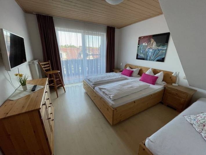 Ganze Ferienwohnung, Appartement 1 in Rohrdorf, Chiemgauer Alpen