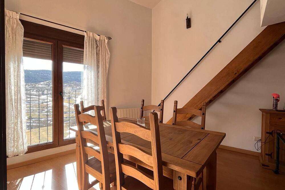 Apartamento entero, 2-bedroom apartment with mountain views, 2 km from the slopes in Valdelinares, Provincia de Teruel