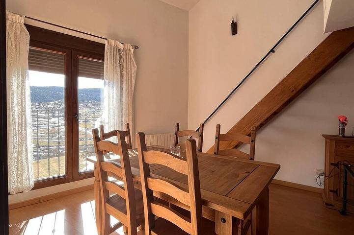 Ganze Wohnung, 2-bedroom apartment with mountain views, 2 km from the slopes in Valdelinares, Teruel und Umgebung