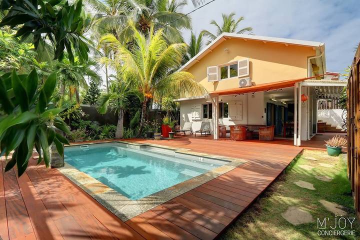 Gîte pour 8 personnes, avec jardin et piscine à La Saline les Bains - 2