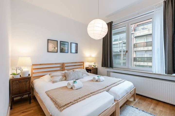 Ganze Wohnung, Waterfront retreat w/ beach access & parking in Le Zoute, Knokke-Heist