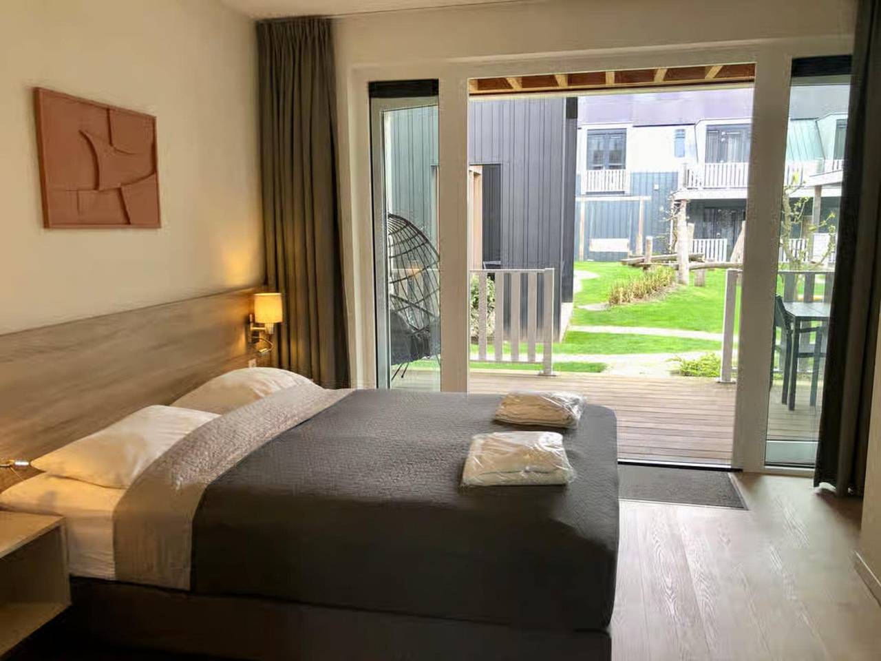 Geheel appartement, Prachtige lodge geschikt voor 2 personen. in Zoutelande, Walcheren