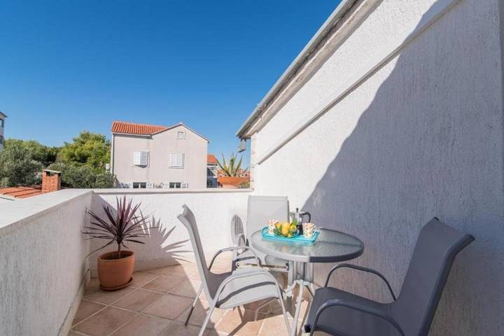 Ferienwohnung für 3 Personen, mit Balkon/Terrasse und Pool in Supetar
