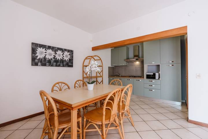 Ferienwohnung für 6 Personen, mit Terrasse und Whirlpool sowie Pool in Manerba del Garda - 2