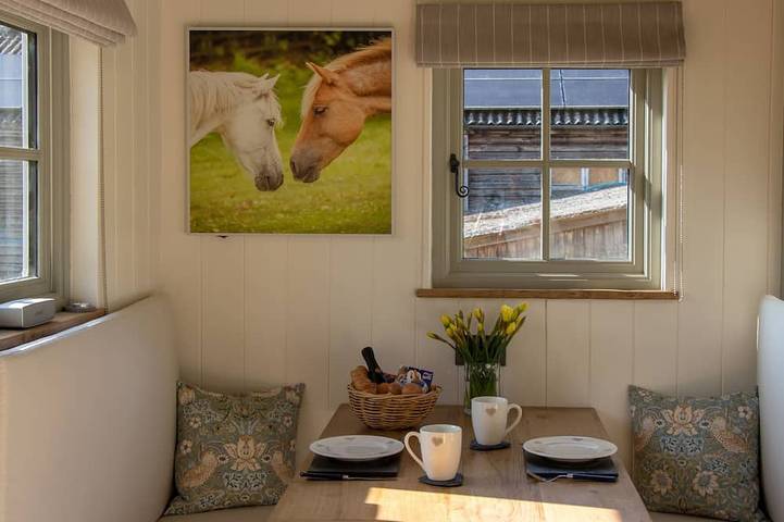 Luxury shepherd's hut in Bransgore, Hampshire