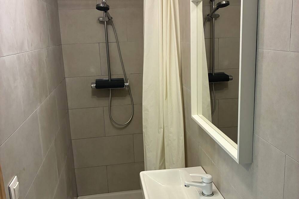 Appartement entier, Charmant 2pieces aux bords de Marne attenant sur le jardin in Noisy-le-Grand, Seine-Saint-Denis