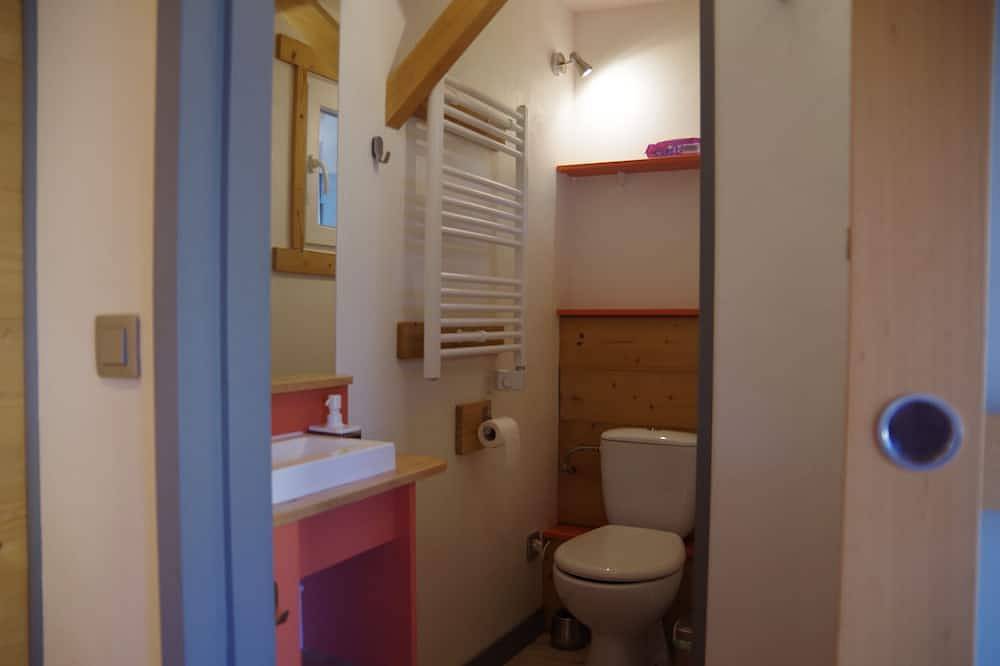 La Cabane Du Jardin - Gite Independant Pour 2 à 4 personnes in Saint-Alban-Leysse, Région de Chambéry
