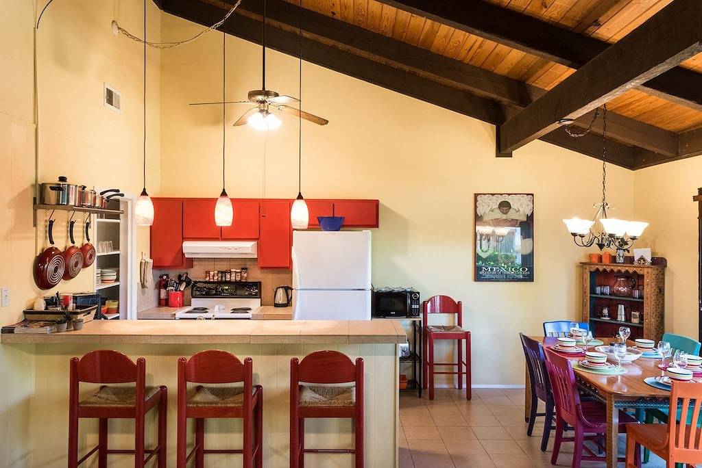 Bunte Duplex - 2 blks zu parken, Quellen, Wanderwege, Fluss, Bootfahren; 2 mi bis Dt! in Austin, Travis County