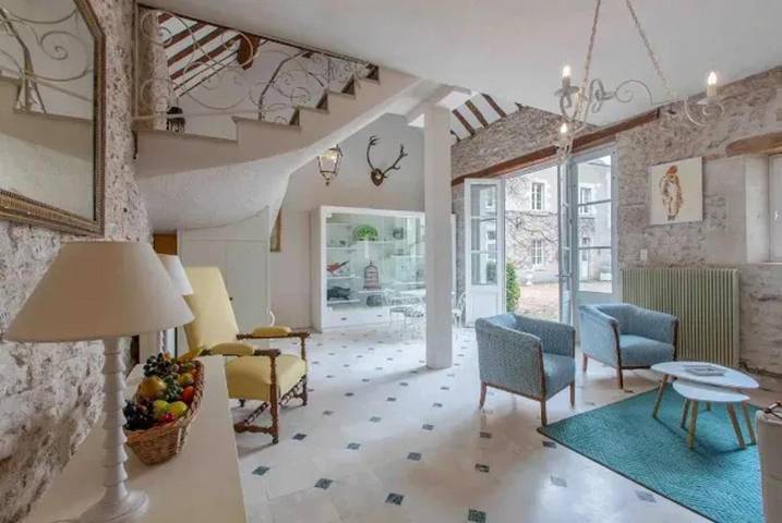 Location de vacances pour 4 personnes, avec terrasse et jardin à Cellettes