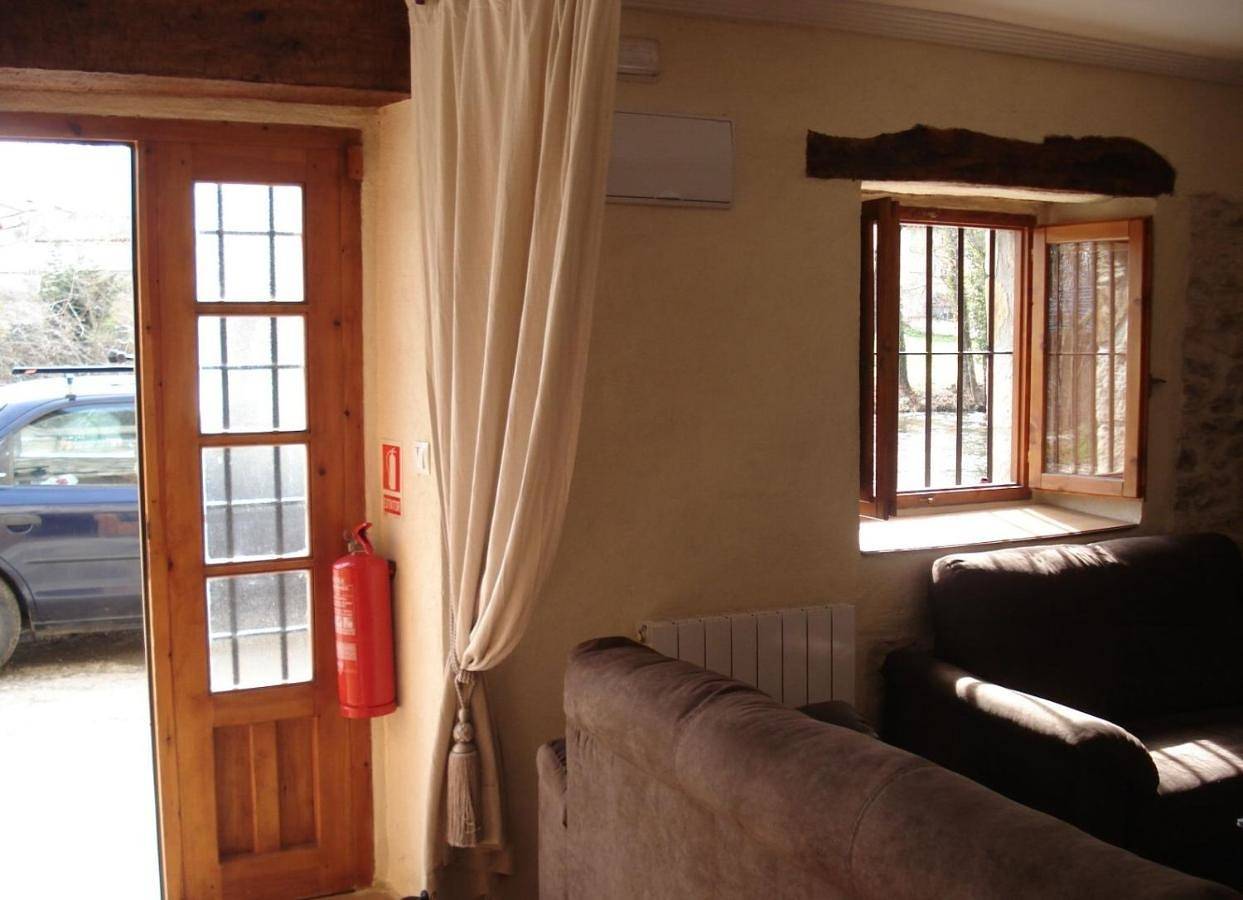 Casa Rural La Casita del Río in Villarcayo de Merindad de Castilla la Vieja, Cordillera Cantábrica