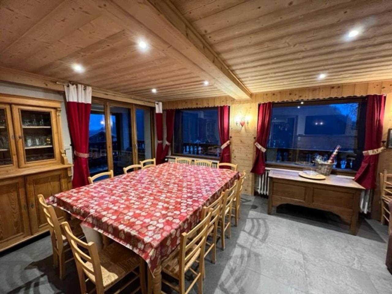 Appartement entier, Spacieux chalet 7 pièces, 6 salles de bains, 14 personnes, proche centre et remontées, Châtel in Chatel, Les Portes du Soleil