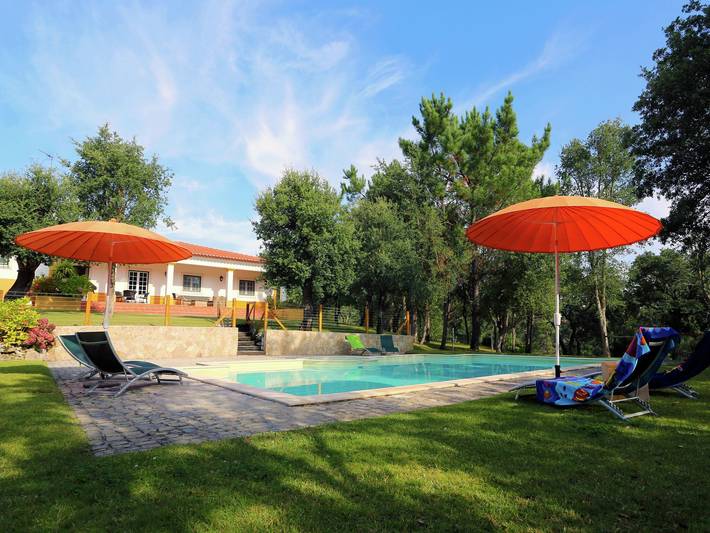 Villa for 8 people, with Garden and Pool in Costa de Prata