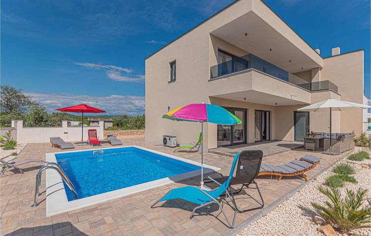 Holiday home for 10 people, with pool and terrace, with pets - 1