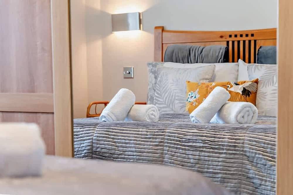 Oakwood Stylish 4-Bedroom Holiday Bungalow in Christchurch, Dorset