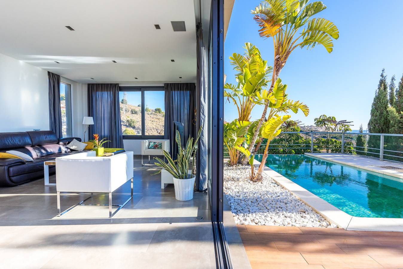 Villa mit Pool, herrlichem Bergblick, Wlan, Garten & Terrasse in Málaga (Este), Malaga