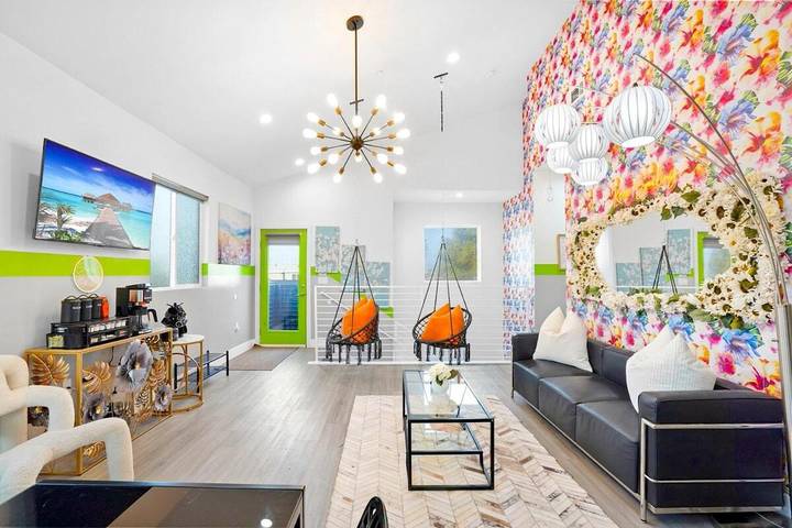 Apartamento para 12 personas, con jacuzzi y balcón, Familias con niños en North Hollywood