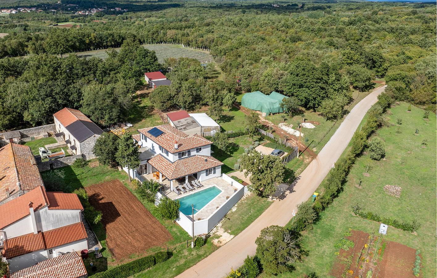 Geräumige 2-Zimmer-Wohnung mit Pool, WLAN und Parkplatz in der Nähe des Stadtzentrums von Kujici in Marčana, Südküste Istrien