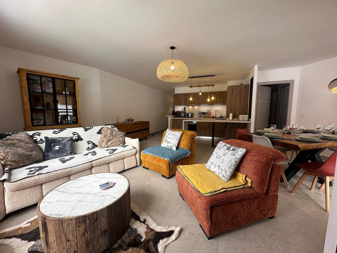 Appartement entier, Appartement chaleureux 95m², 8 pers, garage double, skis, animaux Ok, ménage inclus, centre Vars in Vars, Région de Briançon