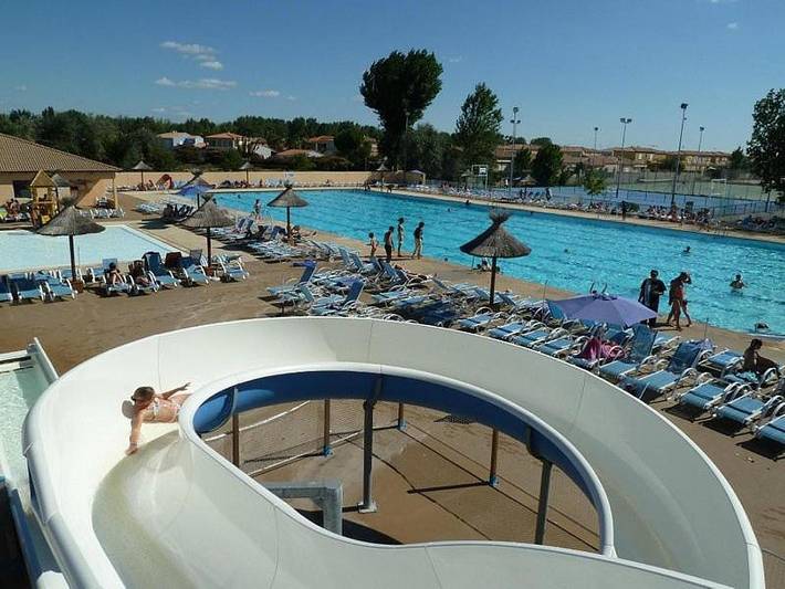 Camping pour 8 personnes, avec Terrasse ainsi que Jardin et Piscine dans Port Camargue