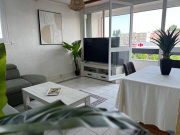 Gîte pour 6 personnes, avec balcon à Fleury-les-Aubrais