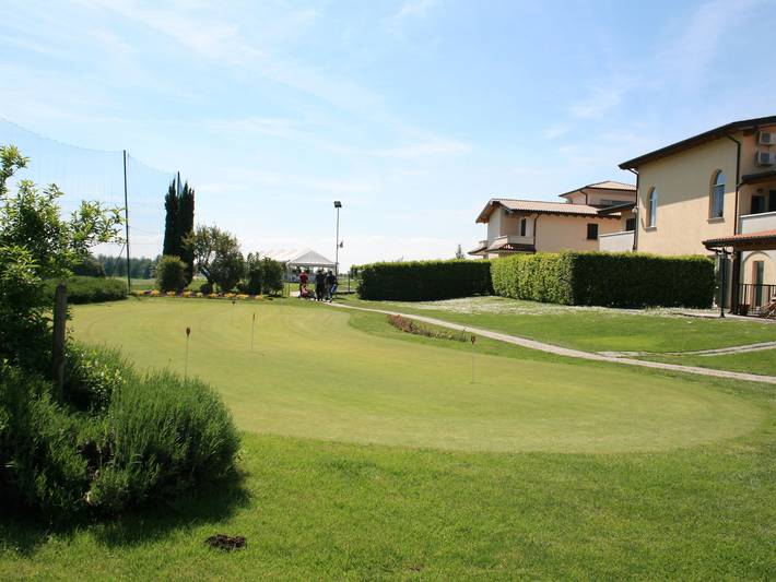 Apartamento en Salò con Piscina y Olivos in Saló, Montañas Garda
