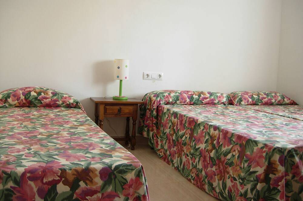 Detached villa with garden and communal pool in La Sella, Pedreguer