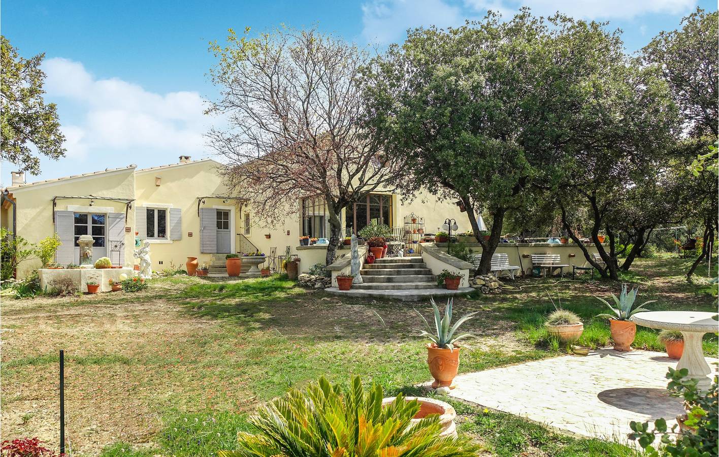 Appartement confortable avec piscine et jardin, à 1,5 km du Beaucet in Venasque, Parc naturel régional du Mont-Ventoux