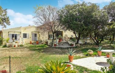 Gîte pour 8 personnes, avec jardin ainsi que terrasse et piscine, animaux acceptés à Venasque