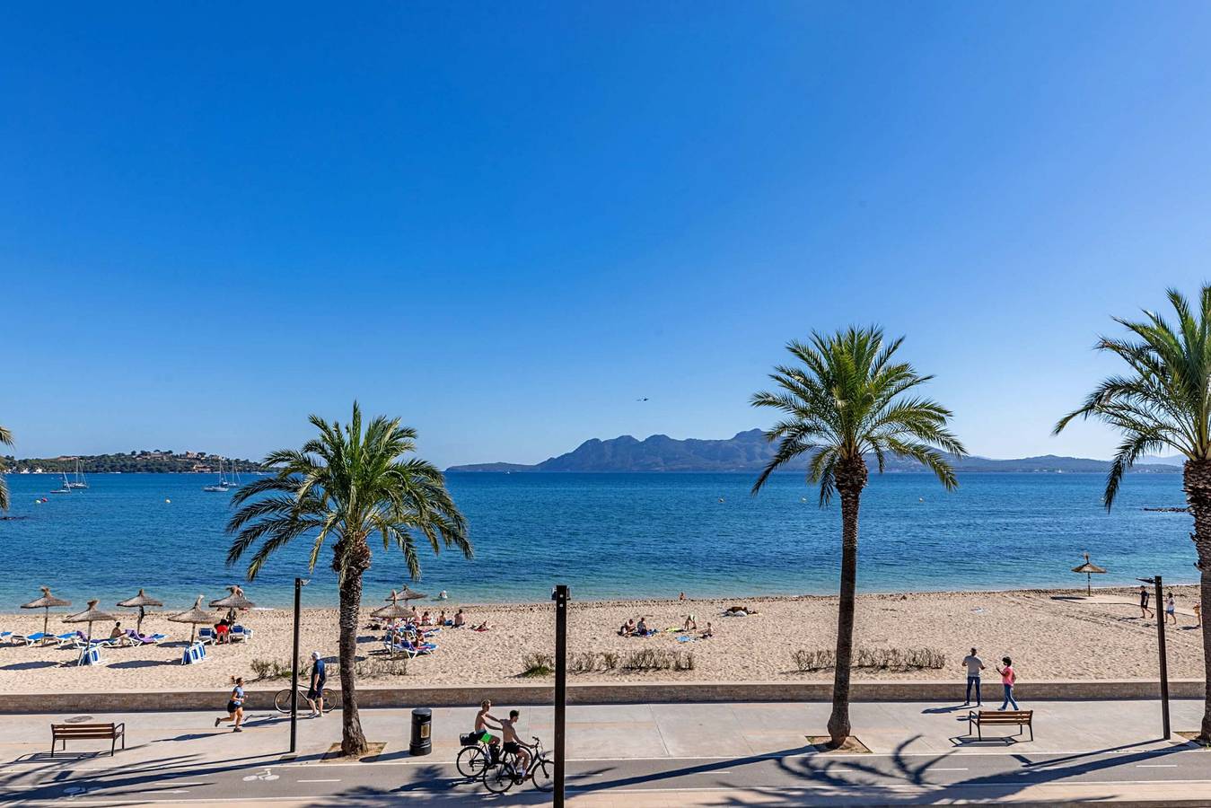 Apartamento entero, Beachfront Apartment Sivella Ii by Sealand Villas in Puerto de Pollensa, Pollença
