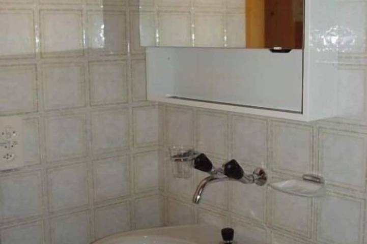 Entire apartment, Studio apartment for 2-4 persons : Living room with 2 sofa-beds and 2 pull-down beds - kitchenette - in Grimentz, Anniviers