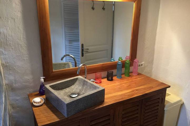 Location de vacances pour 8 personnes, avec terrasse et jardin, animaux acceptés à Lioux - 3