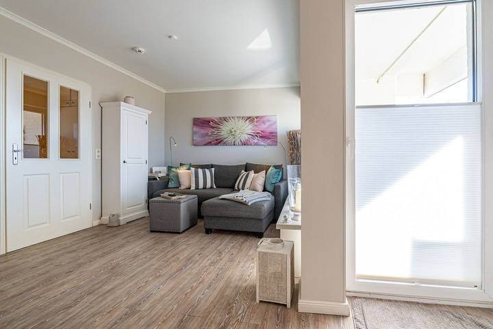 Ganze Wohnung, 3-Zimmer-Ferienwohnung mit Terrasse - nur 150 Meter zum Strand. in Wenningstedt, Sylt
