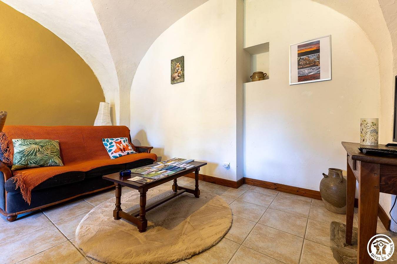 Charming pet-friendly house with garden and terrace in Mareugheol, Besse-et-Saint-Anastaise region