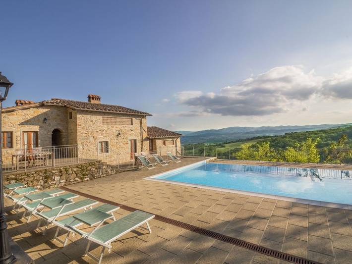 Casa vacanza per 31 persone, con Balcone e Terrazza nonché Piscina a Sansepolcro