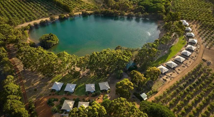 Tent for 4 people, with lake view and garden as well as view - 1