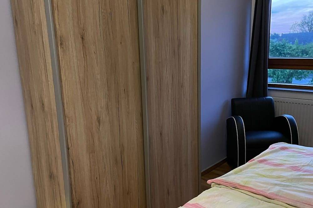 2 Schlafzimmer, 1 Bad+ Wc; Og ein Wc; 4-6 Gäste, 130 m²; 1500m² Grundstück in Malchow, Fleesensee