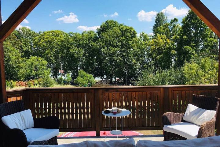 Ferienwohnung für 4 Personen, mit Ausblick und Seeblick sowie Balkon in Revfülöp