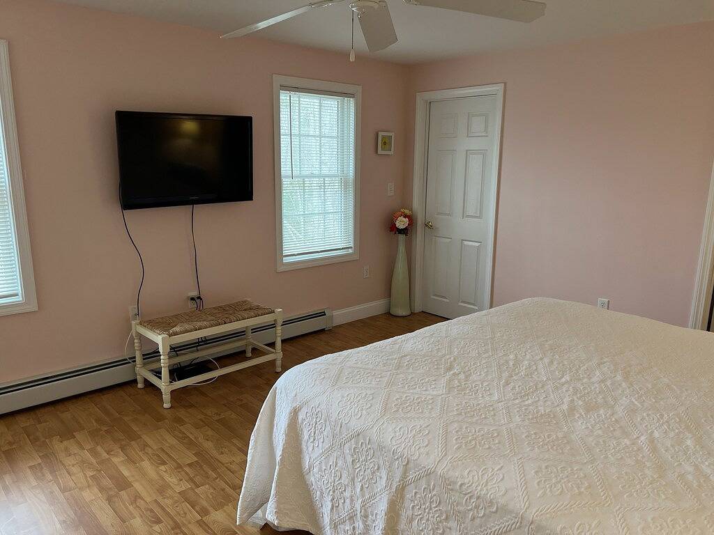 Ganze Wohnung, Geräumige 2-Zimmer-Suite, Komfortabel, zu Fuß zu Kennebunkport. in Kennebunk, York County