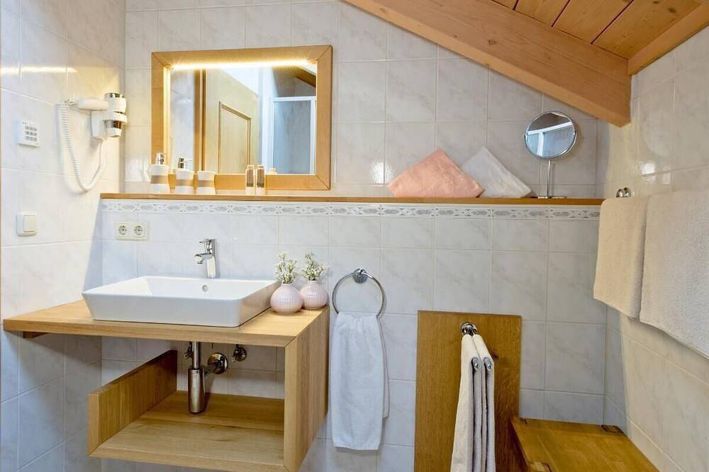 Ganze Wohnung, Gemütliche 57 qm Dachgeschoss-Wohnung - allergikerfreundlich in Frauenau, Ostbayern