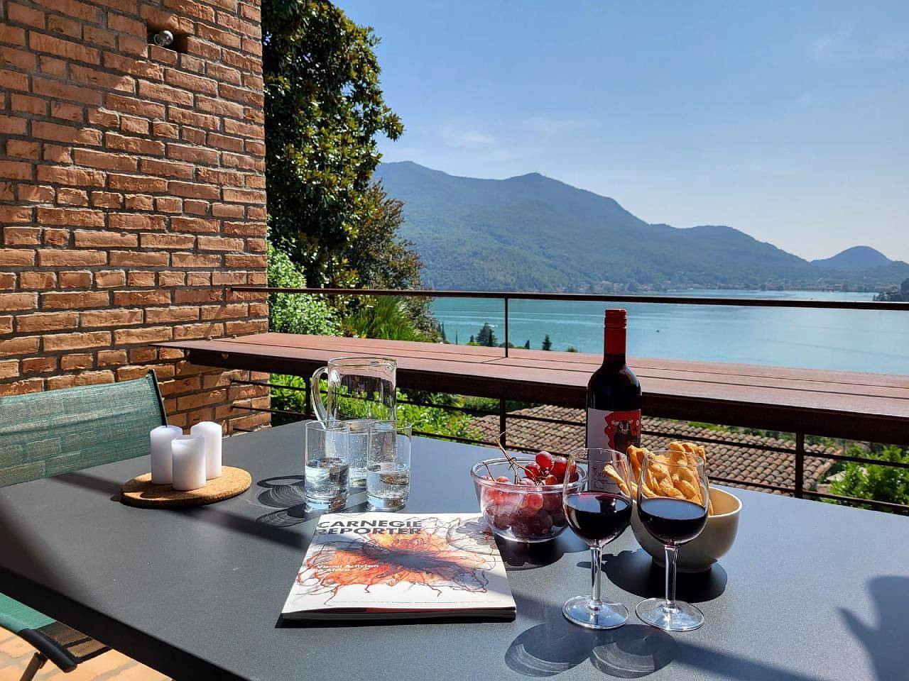 Casa Gorlino mit fantastischer Seesicht auf die Bucht von Porto Ceresio. in Morcote, Luganersee