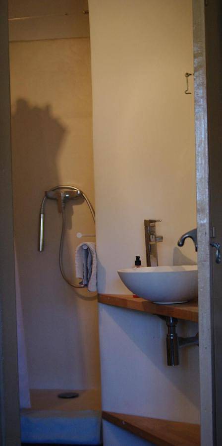 Gîte pour 2 personnes, avec Terrasse ainsi que Jardin et Vue à Châteauneuf-le-Rouge - 4