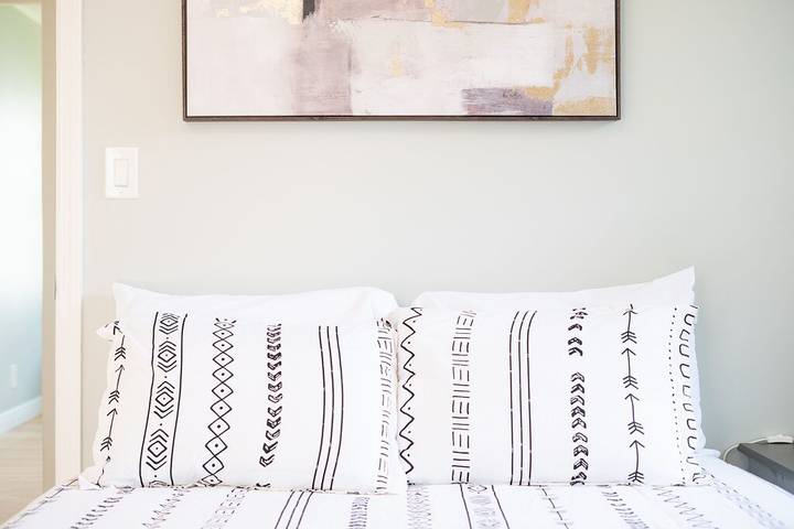 Vacation rental for 8 people, with hot tub and yard as well as terrace, with pets in Minneapolis