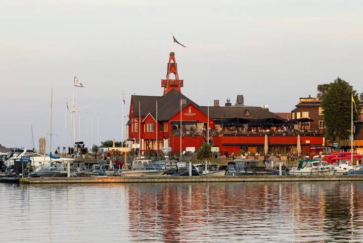 Hôtel pour 3 personnes, avec sauna ainsi que piscine et jacuzzi à Sandhamn