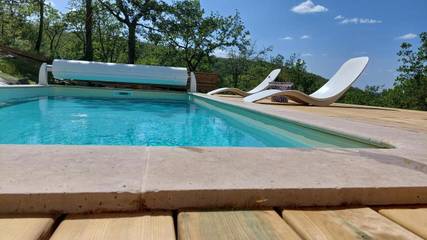 Cottage pour 15 personnes, avec jardin et vue ainsi que terrasse et piscine, animaux acceptés à Saint-Germain-du-Bel-Air