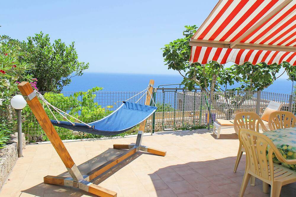 Azzurra villa with independent sea view pool in Corsano, Lecce Provinz